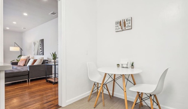 LuxoStays l! ! Lovely 2BR #SFO #Train #Laundry