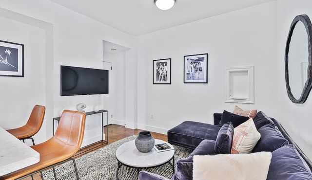 Furnished Modern Rental Nob Hill FiDi: 1Br/1BA Unit 9 in San Francisco
