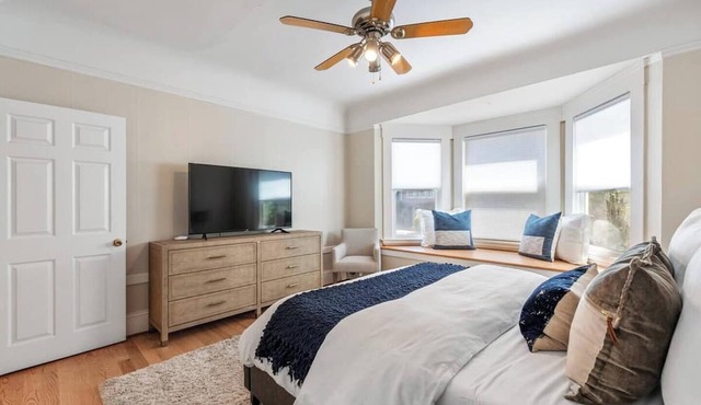 Classic Richmond Flat with 1BR/1BA Comfort Near Golden Gate Park, Lincoln Park & Dining Corridors