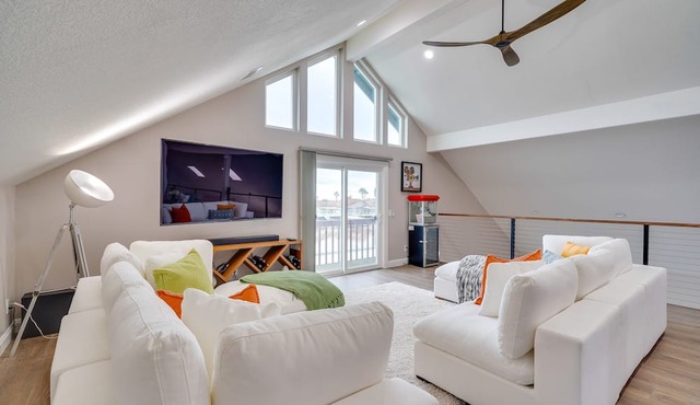 Private Dock: Discovery Bay Vacation Rental! in Discovery Bay