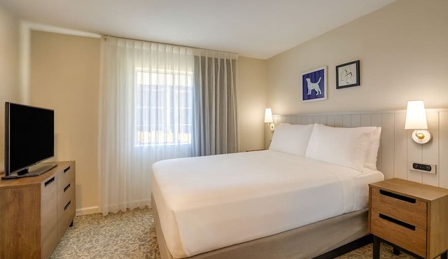 Excellent Choice! Spacious Unit with Free Daily Breakfast