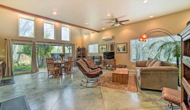 'Hilltop Loft' Ukiah Vacation Rental!