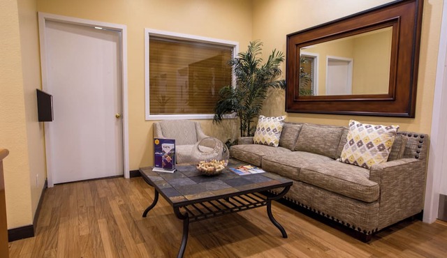 Your Private Napa Getaway! Free Parking, Outdoor Swimming Pool!