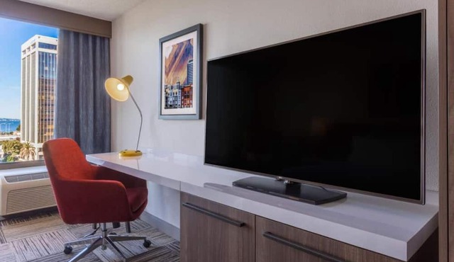 Prime Location! Parking, Pets Allowed, Close to Oakland Museum of California