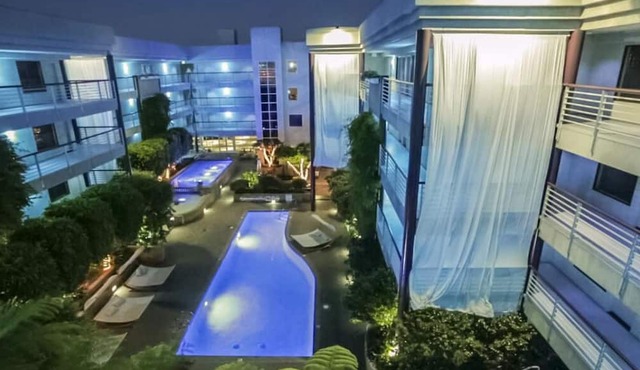 Your Home Away From Home! Free Parking, Pool, Short Walk to Franco Park