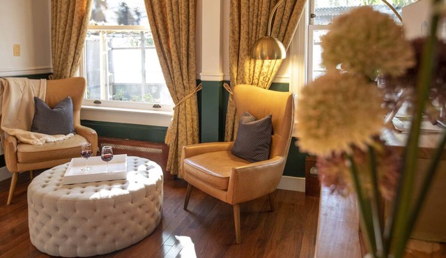 Junior Suite with Ensuite Bathroom
