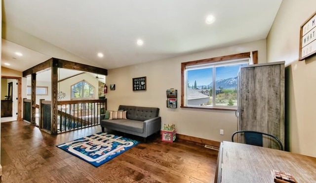 Mountain View Retreat -come play in the mountains 5 bedrooms in South Lake Tahoe