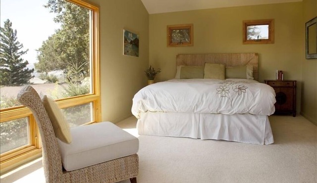 Scenic Hideaway w/Pool, Deck, Hot tub and beautiful Vineyard views in Sonoma
