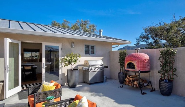 Coastal Comfort Near Beach & Town/Outdoor Oasis + Chef’s Kitchen in Carmel-by-the-Sea