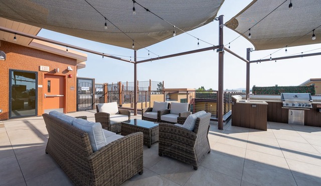 Walkable Walnut Creek with Rooftop Hot Tub
