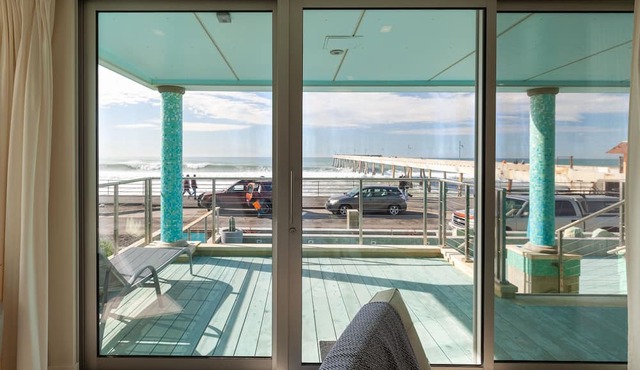 Luxury Beachfront Condo (2)