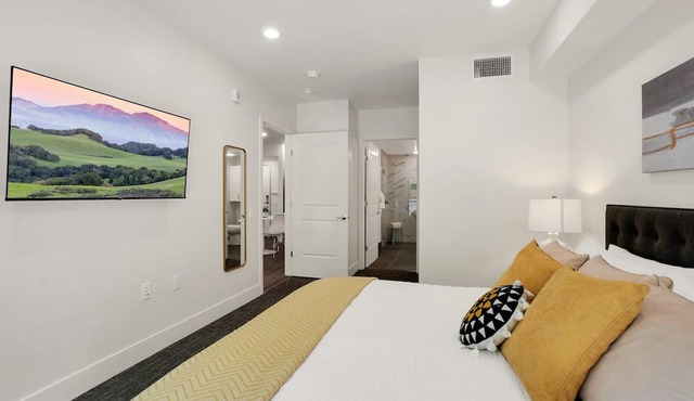 Dog-Friendly, Walk to Dining in Walnut Creek