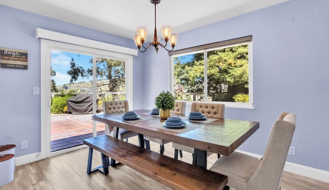 Fully Remodeled home on top of the hill in Wine country with Hot Tub 🍷