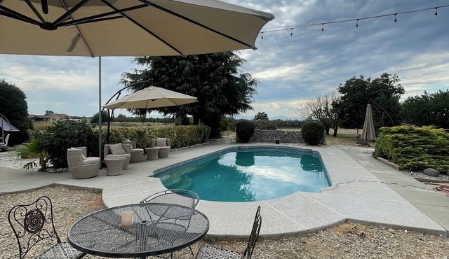 Quiet bungalow! 5min from I-5, hwy 36 & hwy 99 — 4min to Red Bluff Fairgrounds in Red Bluff