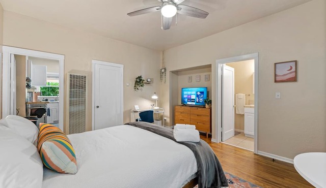 Work Play Stay - Downtown Sacramento Convention & Golden1 Center - Large Studio