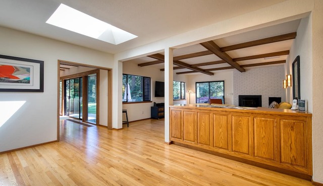 Forest Ridge - Private Estate w/Hot Tub and Sauna in Sebastopol