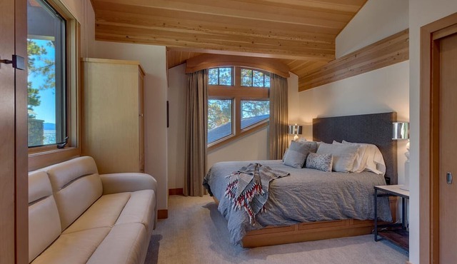 Majestic Waters - Lakefront - TLUXP in Tahoe Vista