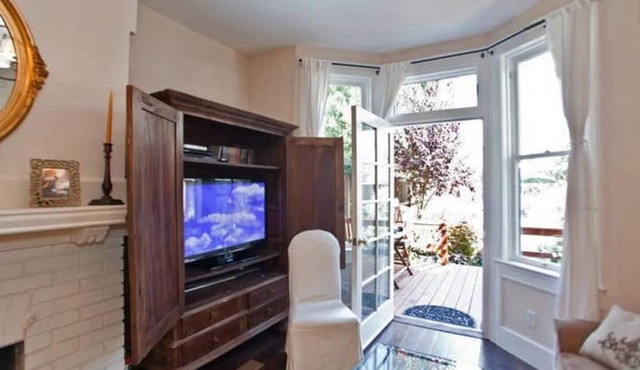 Central Castro 2BR w/Private Deck, Garden and Laundry- NO STAIRS!