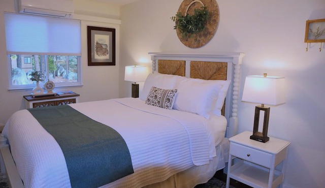 Luxury Tahoe Townhome. Panoramic Lake & Mountain Views. Sleeps six.