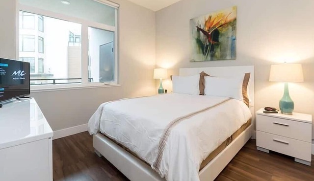 Chic 1BR | Rooftop Terrace | Pool | Mountain View