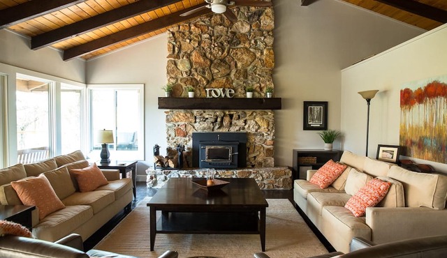 Gorgeous Riverfront Home, VHR# 073569, TOT# T65183