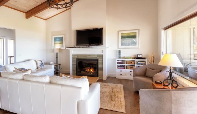 Ocean Dreams - Gorgeous ocean front home with stunning views