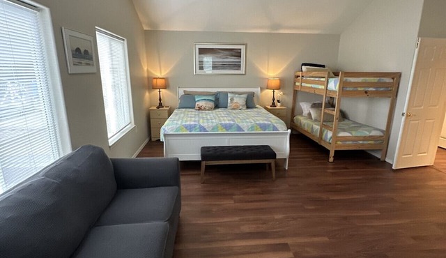 Oregon Coast Lakefront Oasis! in Warrenton