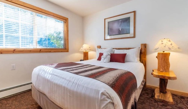 Red Wolf Lakeside Lodge in Kings Beach