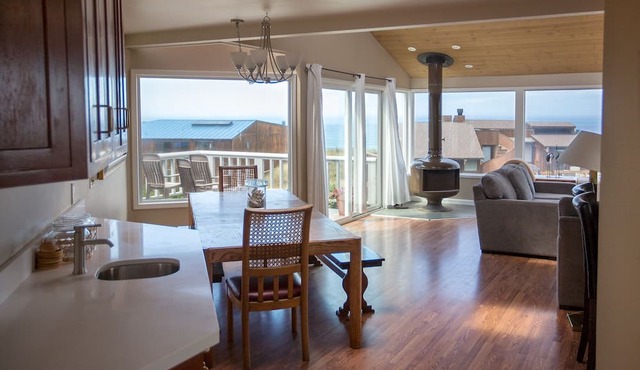 House 33 with Hot Tub