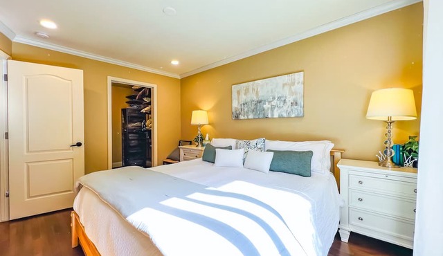Monterey County Seaside, Bungalow minutes from the Ocean !