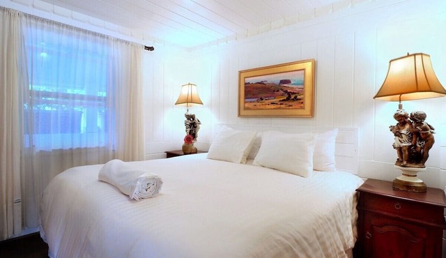 Casa Panama 2 Option by the Sea. The basic idea is to provide the same experience for smaller parties of up to 4 people. You get 2 King Bedrooms, 2.5 Bathrooms, and the rest of the house all to yourself! Only one reservation is booked at a time.