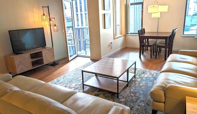 1 Block to Pike Pl Market ~ View Balcony ~ Easy Walk to Stadium - HUGE unit! in Seattle