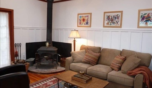 Charming Point Reyes Cottage with Decks and Lovely Garden