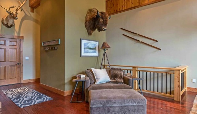Luxury Tahoe/Donner Home w/Mountain Views, Sauna & Hot Tub! - 6 Bed/4.5 Bath