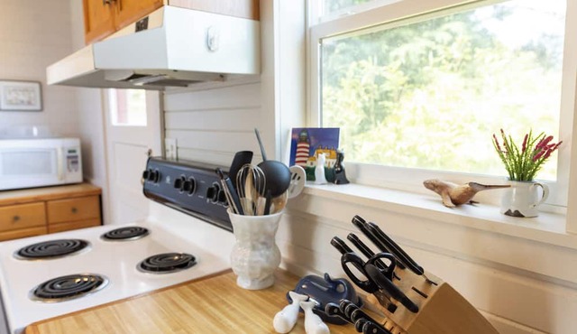 Cozy Family Cabin-Secluded beach access, non-smoking home awaits you in Rockaway Beach