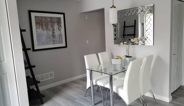 Private luxury suite in Westlake! in Westlake