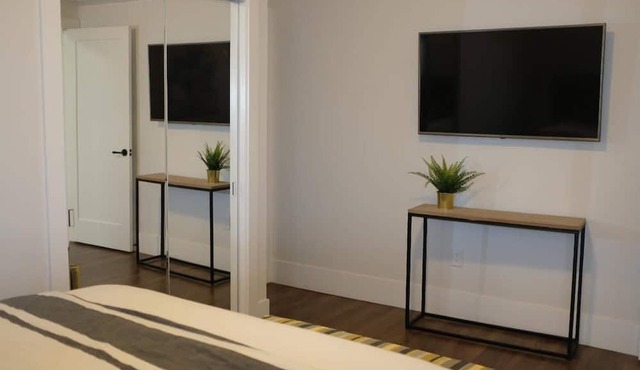 312-1 Bedroom Apt in San Jose. Pedestrian's Dream!