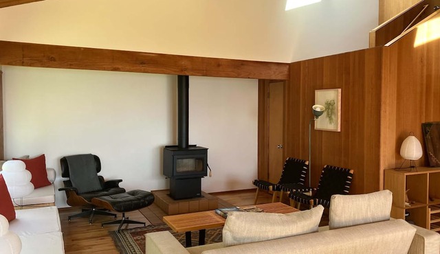 Sea Ranch 2BR timber-frame home with hot tub near Stengel Beach
