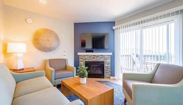 500 feet from Beach: 2BR with Resort Amenities