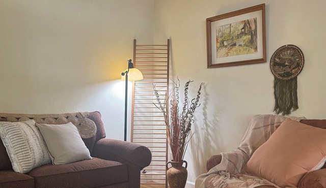 Boho Farmhouse in Historic Gold Country: Great for Large Families or Groups!