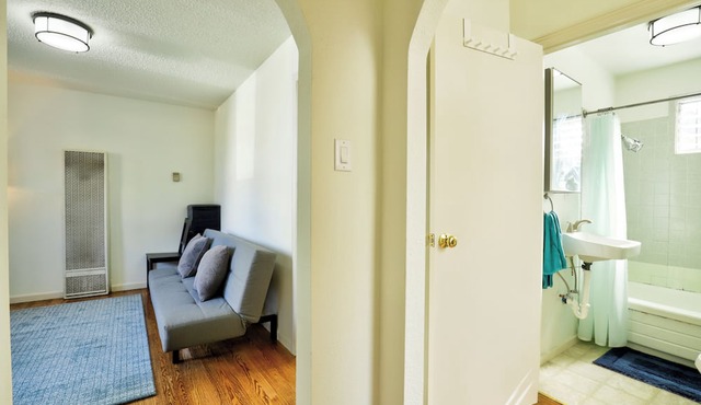 Charming 2BR Mission Cottage - Walk to Tartine! in San Francisco