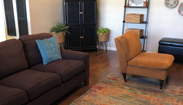 Upscale 3-Bedroom House With Pool and Hot Tub Conveniently Near Chico State