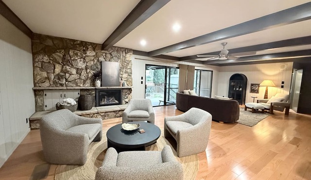 Spacious Riverfront Retreat, Fireplaces & Game Room in Tehama