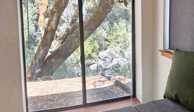 Riverfront in Wine Country Cabin, Deck and Starlink