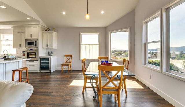 1 Mi to Downtown Benicia: Scenic Cliffside Escape