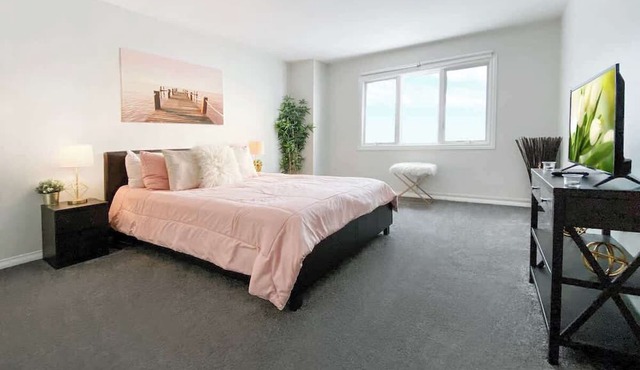 LUX 7BR/4BA Villa w/Heated Pool, next to the Strip in Las Vegas