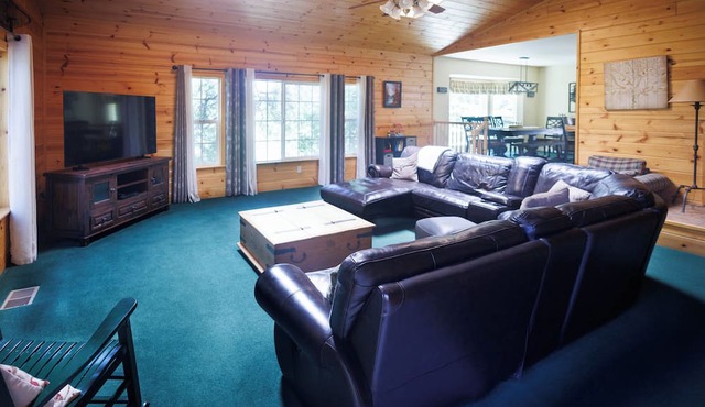 Spacious 5BR Mountain Home in Peaceful Mi-Wuk in Mi-Wuk Village