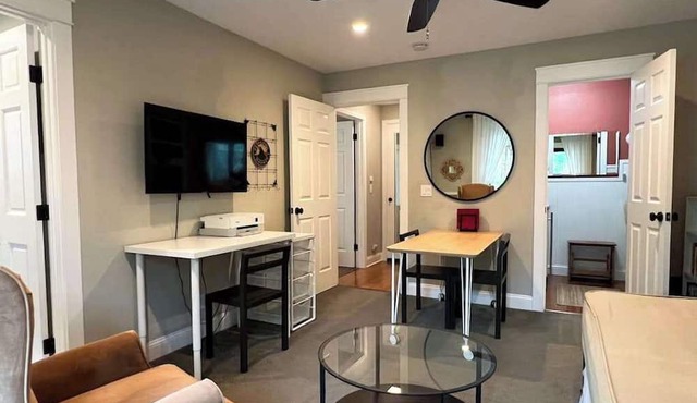 Sonoma garden suite with pergola patio — walk to El Molino Central