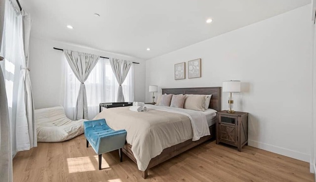 Spacious 6-BR Home in Hayward with A/C &Parking