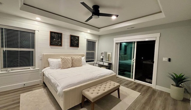 Charming house with Beautiful Sunset View in Dallas